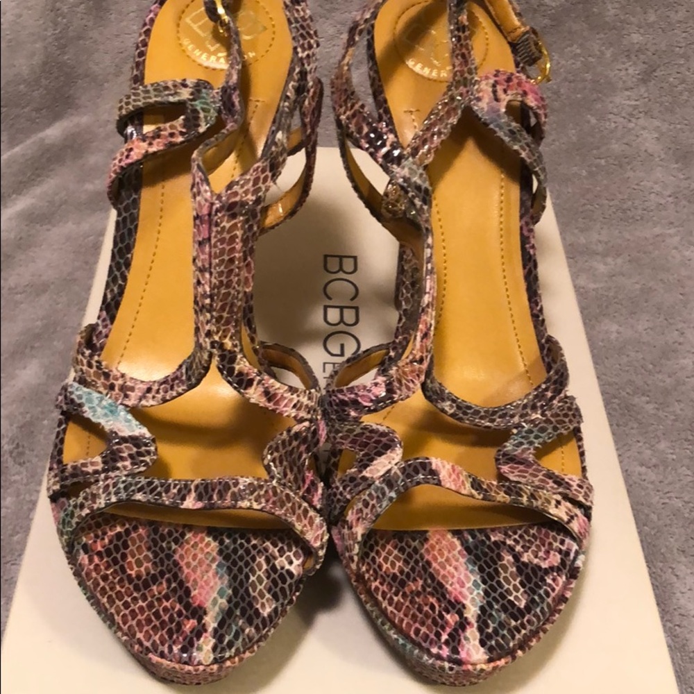 BCBG snake Platform heel